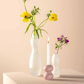 Vase VIVACE 25 cm satiniert mit gelben und violetten Blüten arrangiert