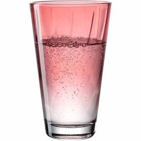 Trinkglas TWIST 300ml rot mit Sprudelwasser gefuellt, Nahaufnahme