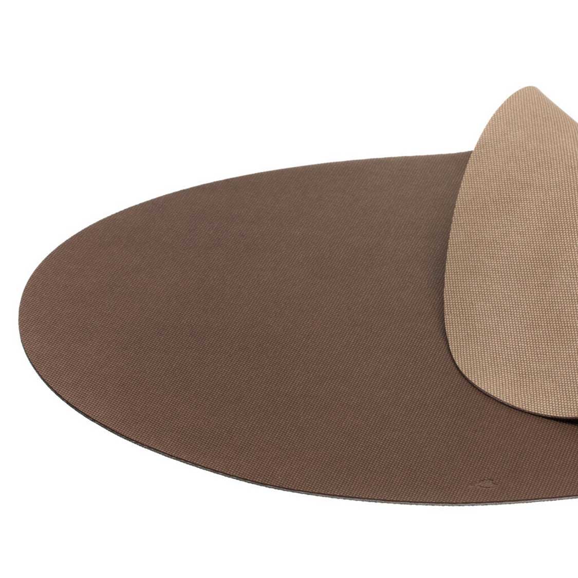 Platzset GOCCE braun/beige, abgerollt auf weißem Hintergrund