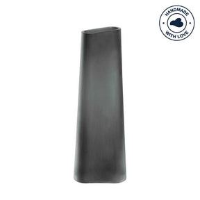 Vase TURNO 34 cm grau satiniert, konische Form vor weißem Hintergrund