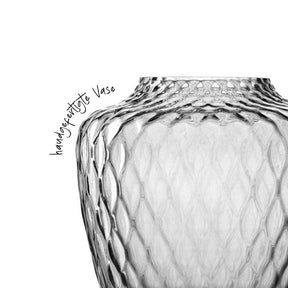 Vase GIULIA mit Oberflächenstruktur und Halsdetail, Detailaufnahme