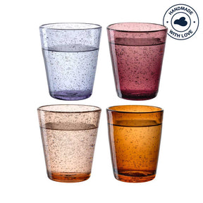 Vier Trinkgläser BURANO mit verschiedenfarbigen Getränken in Lila, Rosa, Beige und Orange
