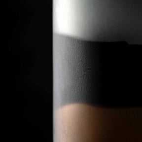 Vase CORSO SABBIA, braunes Glas, Detailaufnahme Oberflaeche und Rand