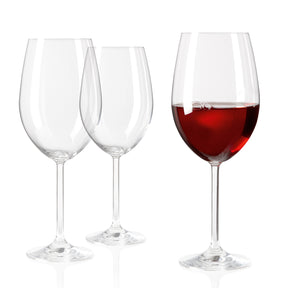 Bordeauxgläser DAILY, zwei leer und eines mit Rotwein gefüllt
