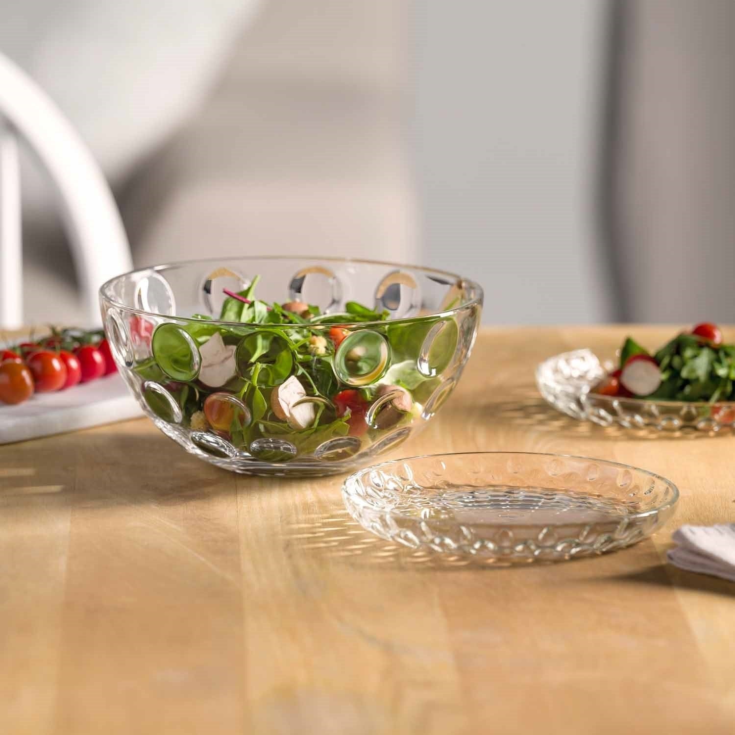 Schale und Teller CUCINA OPTIC mit Salat auf gedecktem Tisch