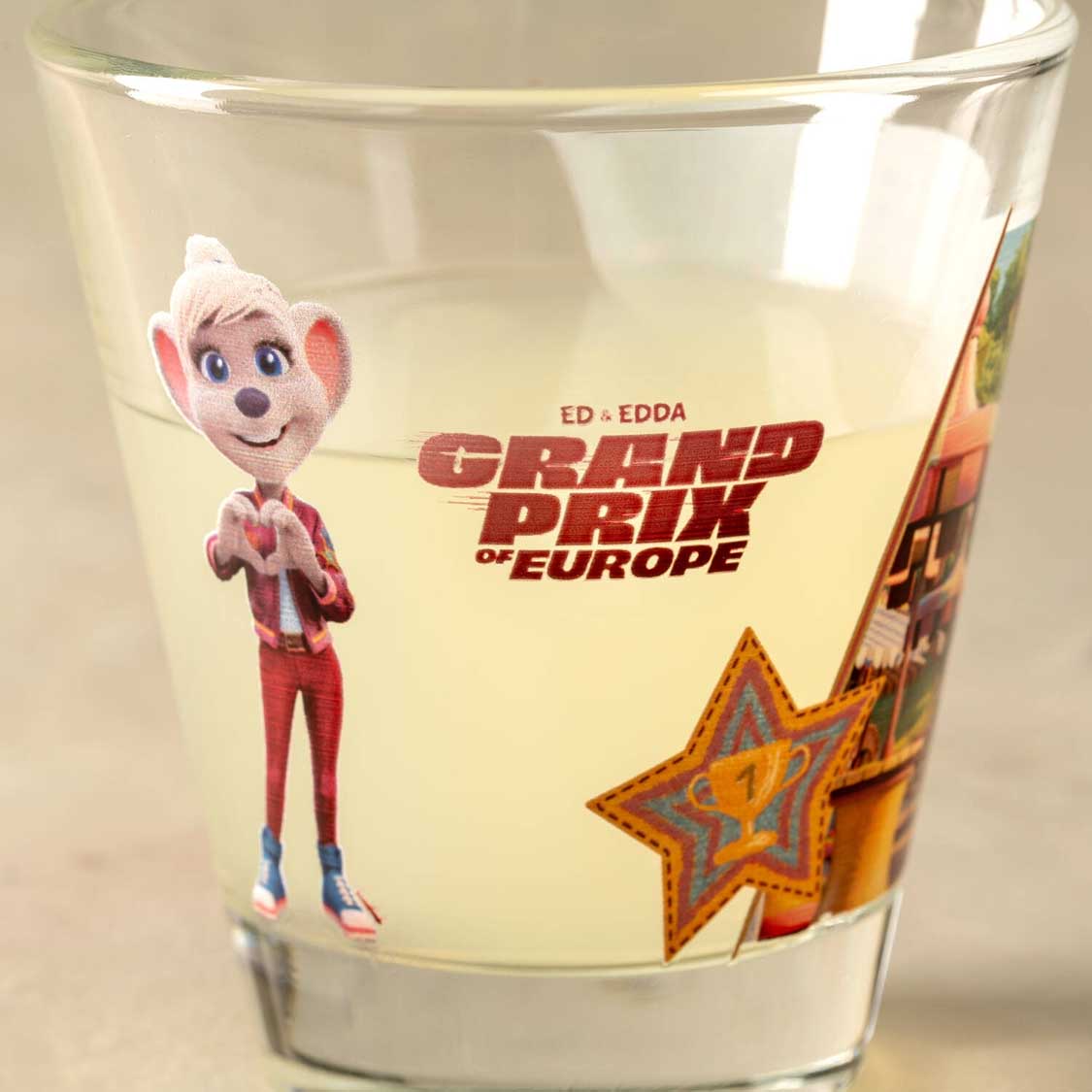 Trinkglas Europa-Park Edda Grand Prix mit Cartoon-Charakter und Motiv-Druck