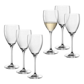 Rieslingglas POESIA 350 ml 6er-Set, sechs klare Gläser mit vertikalen Rillen, eines mit Weißwein gefüllt