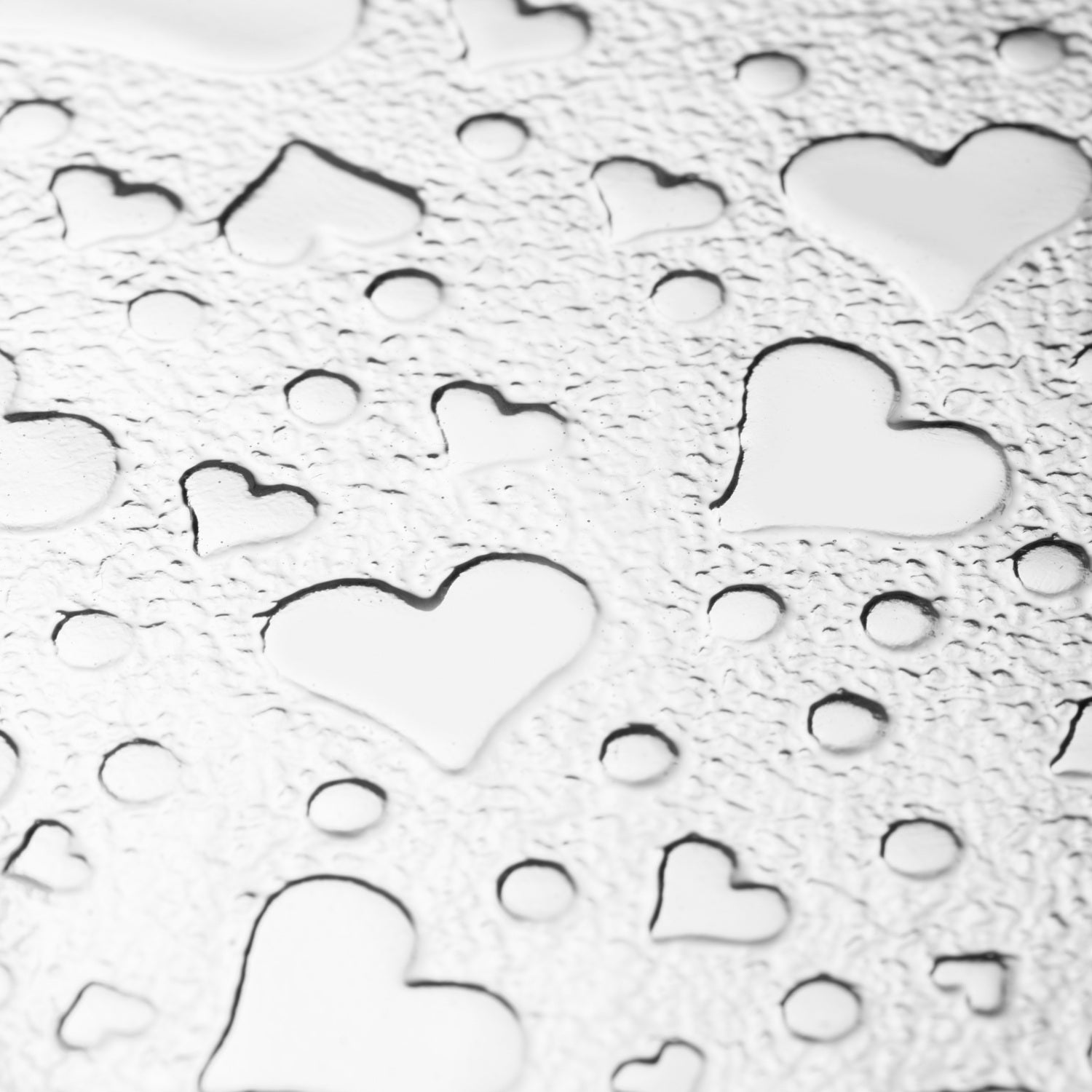 Glasplatte HEART 34 cm mit geätzten Herzmotiven, Oberflächendetail