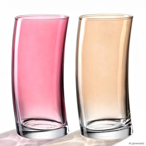 Zwei Trinkgläser SWING nebeneinander, links pink gefärbt, rechts champagnerfarben gefärbt