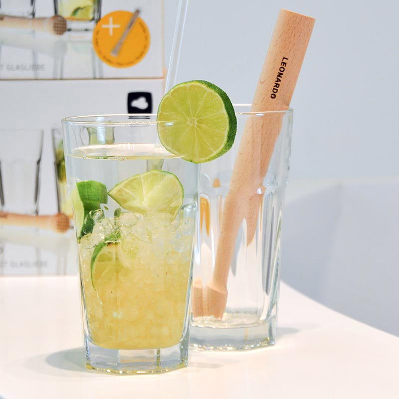 Longdrinkgläser BAR mit Limette, Minze, Holzstößel und Getränk gefüllt