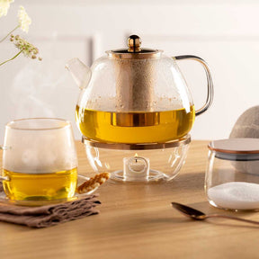 Stövchen TÈ PER TE mit Teekanne und Teetasse auf Holztisch