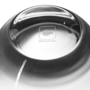 Trinkglas CHEERS von oben mit Gravur und Logo im Boden, Kabel sichtbar