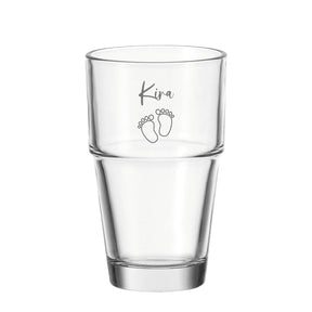 Becher SOLO mit Gravur "Kira" und zwei Babyfüßchen