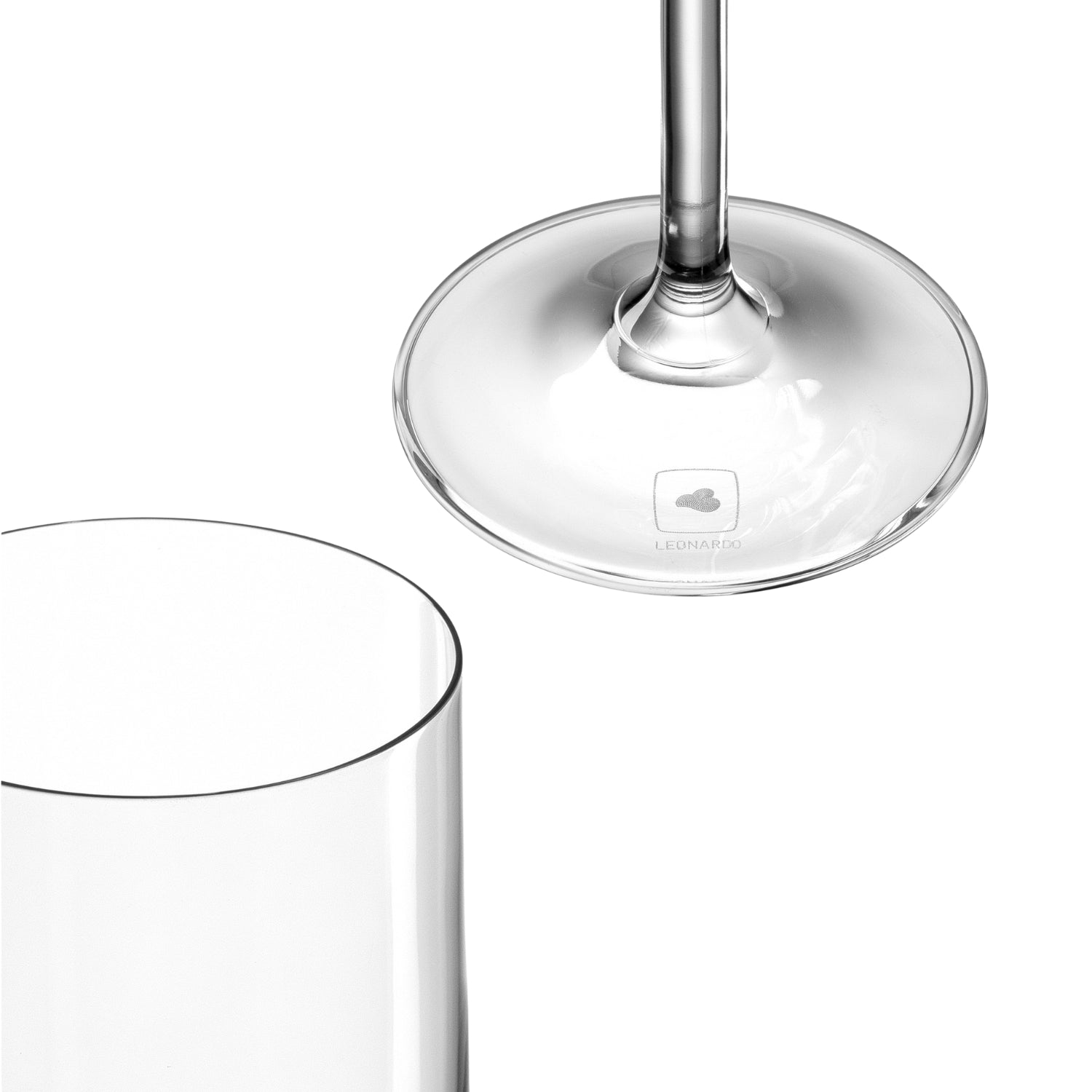 Zwei Sektgläser DAILY aus klarem Glas in Ansicht von oben und schräg