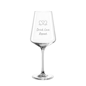 Weißweinglas PUCCINI mit Gravur zweier Herzen und Text "Drink. Love. Repeat