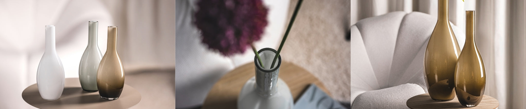 Elegante Glasvasen in Weiß und Gold neben Schmuck und dekorativen Accessoires in heller, minimalistischer Atmosphäre