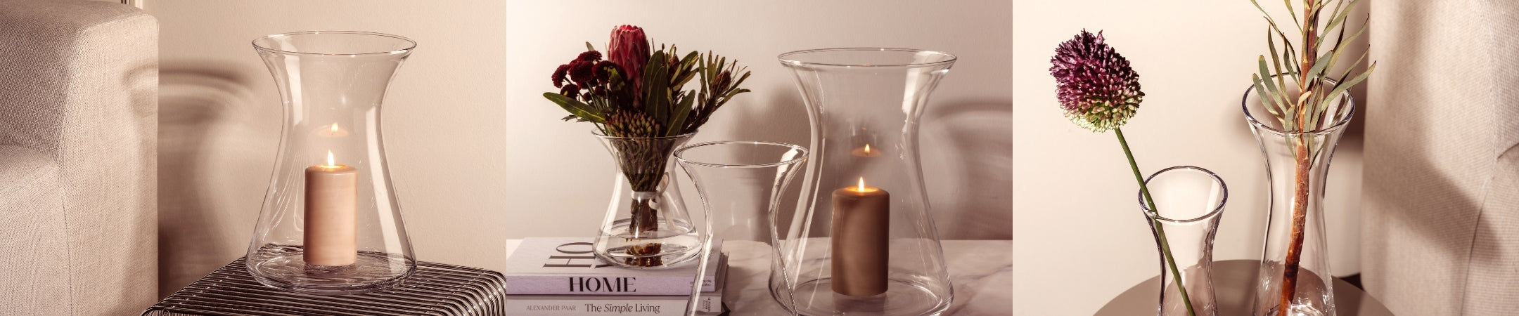 Glasvasen in verschiedenen Formen werden mit Blumen und Kerzen dekorativ auf Tischen und Wohnflächen präsentiert.
